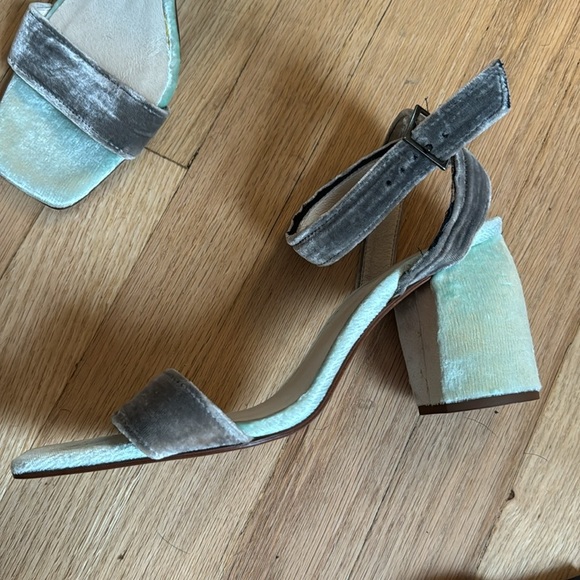 Ethem Velvet Heels size 40 - Picture 3 of 6